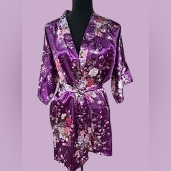 💜ABSOLUTELY GORGEOUS SILKY KIMONO/BATHROBE!! STUNNING FLORAL PRINT! - Picture 1 of 16